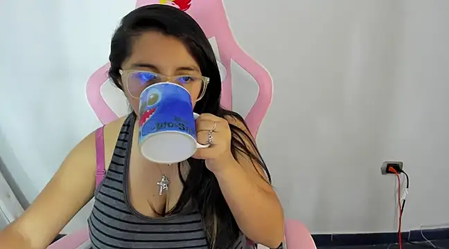  Angelinaandrade  online show from 02/05/25, 08:04