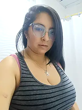  Angelinaandrade  online show from 02/05/26, 12:04