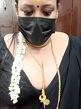 Snapshot of ashikaa_r chatting on 02/15/25, 04:34 ashikaa r online show from 02/15/25, 04:34