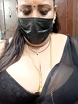 Snapshot of ashikaa_r chatting on 03/06/25, 05:43 ashikaa r online show from 03/06/25, 05:43