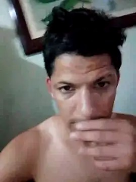 Snapshot of Alonsomadeira chatting on 05/21/26, 01:45 Alonsomadeira online show from 05/21/26, 01:45