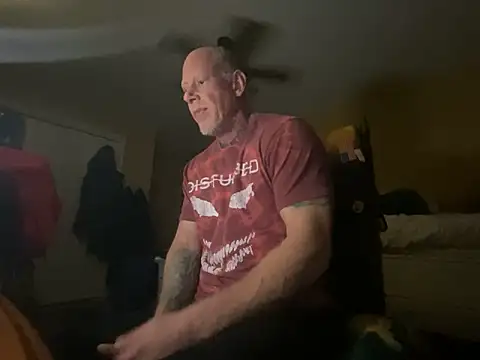 Snapshot of hunterbiggun007 chatting on 12/19/25, 05:53 hunterbiggun007 online show from 12/19/25, 05:53