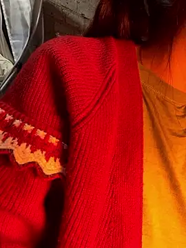 Snapshot of Laura8910 chatting on 12/02/24, 03:04 Laura8910 online show from 12/02/24, 03:04