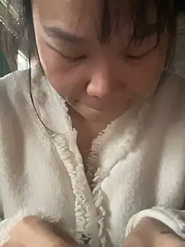 Snapshot of Laura8910 chatting on 12/11/24, 09:09 Laura8910 online show from 12/11/24, 09:09