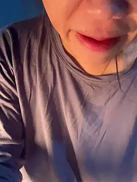 Snapshot of Laura8910 chatting on 01/04/25, 12:38 Laura8910 online show from 01/04/25, 12:38