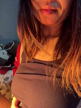 Snapshot of Laura8910 chatting on 01/17/25, 12:42 Laura8910 online show from 01/17/25, 12:42