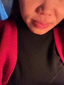 Snapshot of Laura8910 chatting on 01/19/25, 11:56 Laura8910 online show from 01/19/25, 11:56