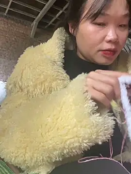 Snapshot of Laura8910 chatting on 02/17/25, 09:24 Laura8910 online show from 02/17/25, 09:24