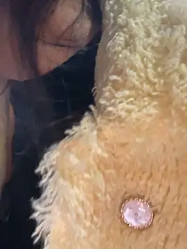 Snapshot of Laura8910 chatting on 02/18/25, 04:58 Laura8910 online show from 02/18/25, 04:58