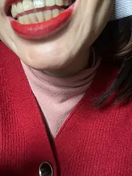 Snapshot of Laura8910 chatting on 02/25/25, 07:09 Laura8910 online show from 02/25/25, 07:09