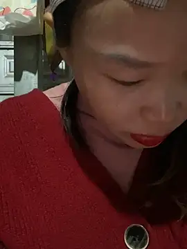 Snapshot of Laura8910 chatting on 02/25/25, 02:22 Laura8910 online show from 02/25/25, 02:22