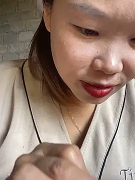 Snapshot of Laura8910 chatting on 03/05/25, 05:40 Laura8910 online show from 03/05/25, 05:40