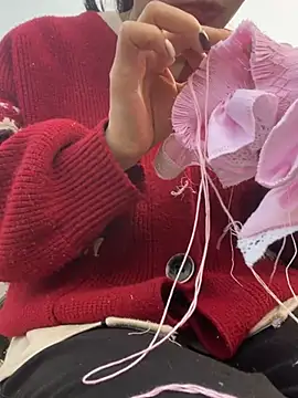 Snapshot of Laura8910 chatting on 03/07/25, 02:04 Laura8910 online show from 03/07/25, 02:04