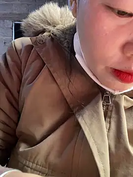 Snapshot of Laura8910 chatting on 03/08/25, 04:01 Laura8910 online show from 03/08/25, 04:01