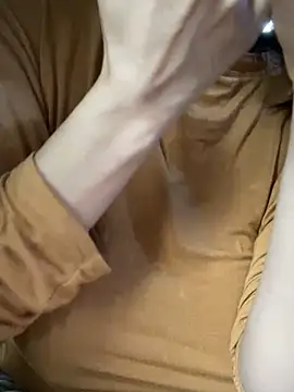 Snapshot of Laura8910 chatting on 03/13/25, 04:49 Laura8910 online show from 03/13/25, 04:49