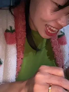 Snapshot of Laura8910 chatting on 03/16/25, 01:06 Laura8910 online show from 03/16/25, 01:06