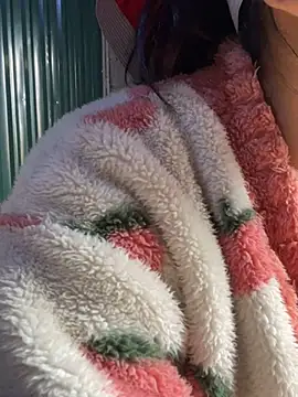 Snapshot of Laura8910 chatting on 03/19/25, 05:08 Laura8910 online show from 03/19/25, 05:08