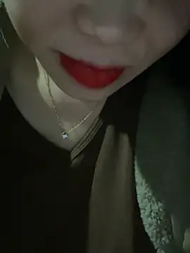 Snapshot of Laura8910 chatting on 03/21/25, 12:50 Laura8910 online show from 03/21/25, 12:50