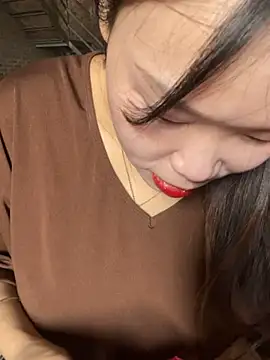 Snapshot of Laura8910 chatting on 03/22/25, 03:41 Laura8910 online show from 03/22/25, 03:41