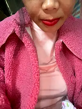 Snapshot of Laura8910 chatting on 10/24/25, 09:38 Laura8910 online show from 10/24/25, 09:38