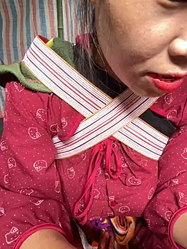 Snapshot of Laura8910 chatting on 11/10/25, 03:16 Laura8910 online show from 11/10/25, 03:16