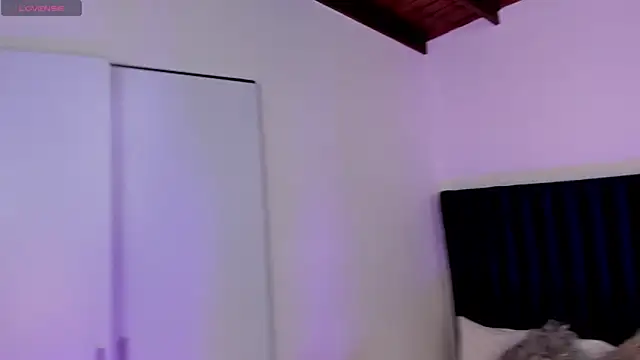 sophiieTaylor1 online show from 02/12/26, 04:07