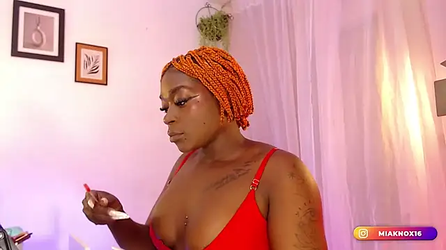 MiaKnox online show from 12/26/24, 10:37