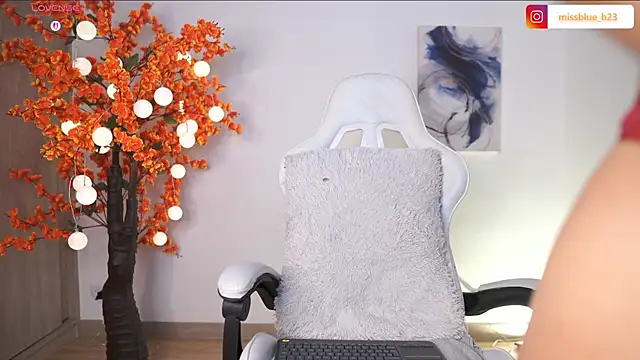 VictoriaHiill online show from 09/17/25, 07:48