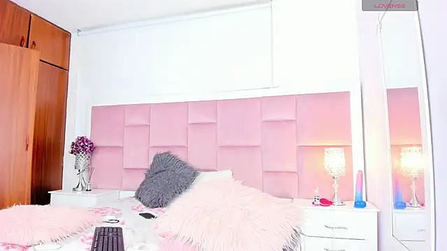 DaphneLloyd online show from 12/17/24, 02:23