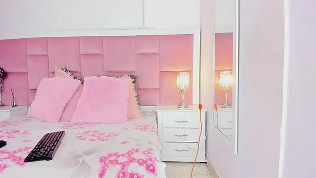 DaphneLloyd online show from 12/26/24, 08:32