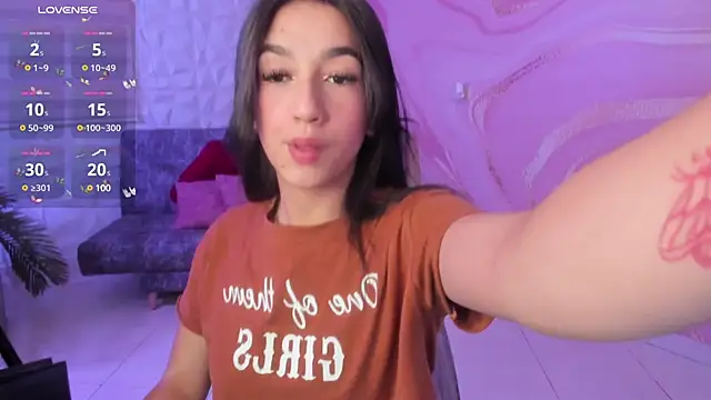 Snapshot of SaraaMills chatting on 01/07/25, 07:38 SaraaMills online show from 01/07/25, 07:38