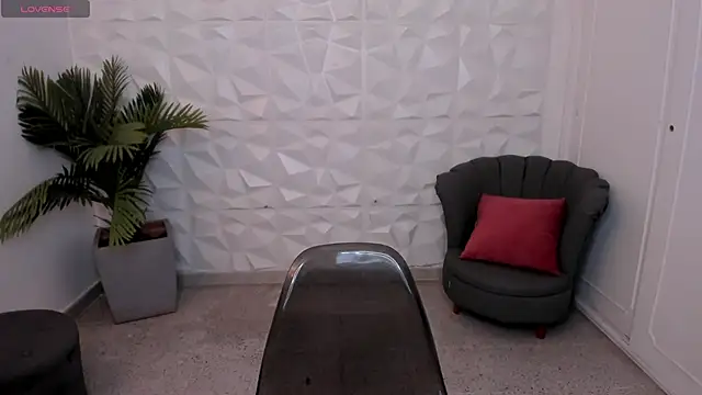 Snapshot of SaraaMills chatting on 01/13/25, 07:31 SaraaMills online show from 01/13/25, 07:31