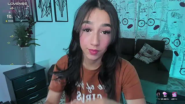 Snapshot of SaraaMills chatting on 01/28/25, 07:32 SaraaMills online show from 01/28/25, 07:32