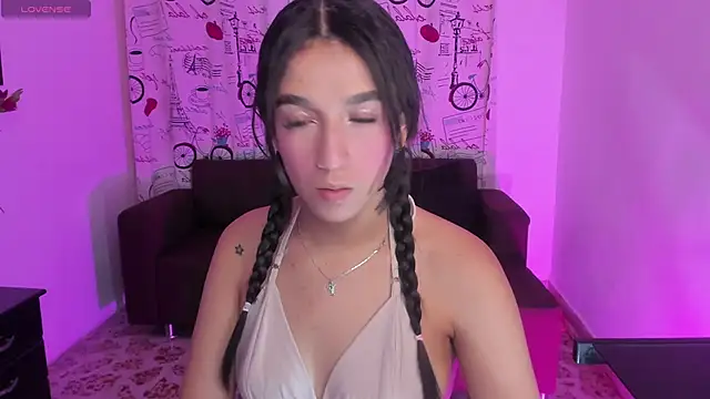 Snapshot of SaraaMills chatting on 03/01/25, 07:59 SaraaMills online show from 03/01/25, 07:59