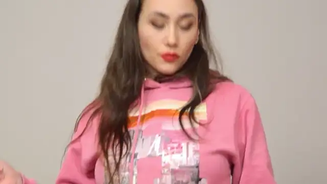 Snapshot of AliceMunro chatting on 02/17/25, 01:25 AliceMunro online show from 02/17/25, 01:25