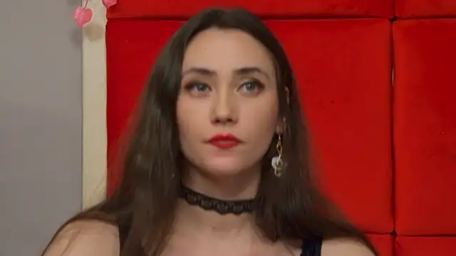 Snapshot of AliceMunro chatting on 02/18/25, 10:58 AliceMunro online show from 02/18/25, 10:58