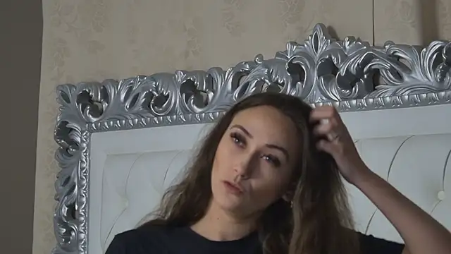 Snapshot of AliceMunro chatting on 09/23/25, 07:17 AliceMunro online show from 09/23/25, 07:17