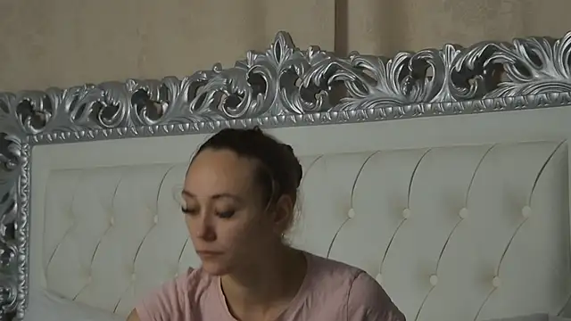 Snapshot of AliceMunro chatting on 09/29/25, 03:39 AliceMunro online show from 09/29/25, 03:39