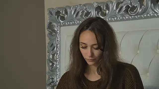 Snapshot of AliceMunro chatting on 10/10/25, 03:55 AliceMunro online show from 10/10/25, 03:55