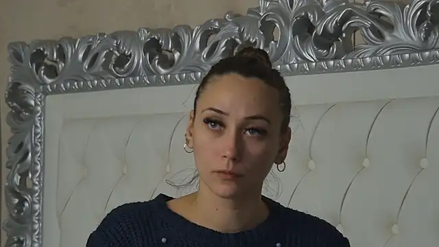 Snapshot of AliceMunro chatting on 10/17/25, 07:27 AliceMunro online show from 10/17/25, 07:27