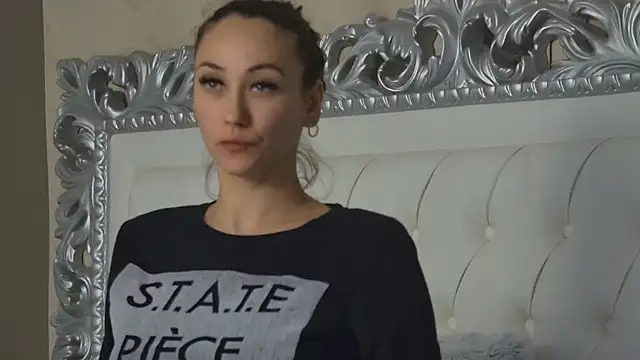 Snapshot of AliceMunro chatting on 10/21/25, 09:26 AliceMunro online show from 10/21/25, 09:26