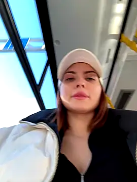 Snapshot of Accole chatting on 12/04/24, 09:51 Accole online show from 12/04/24, 09:51