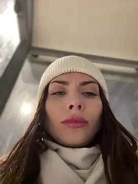 Snapshot of Accole chatting on 01/11/25, 05:29 Accole online show from 01/11/25, 05:29