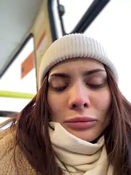 Snapshot of Accole chatting on 01/12/25, 12:44 Accole online show from 01/12/25, 12:44