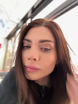 Snapshot of Accole chatting on 03/14/25, 07:37 Accole online show from 03/14/25, 07:37