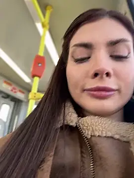 Snapshot of Accole chatting on 03/19/25, 08:12 Accole online show from 03/19/25, 08:12