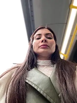 Snapshot of Accole chatting on 03/21/25, 07:22 Accole online show from 03/21/25, 07:22