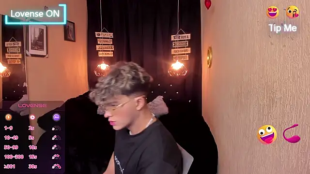 Snapshot of ANDRIUS_24 chatting on 03/20/25, 12:32 ANDRIUS 24 online show from 03/20/25, 12:32