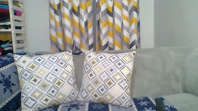 Petite 254 online show from 03/05/26, 11:34