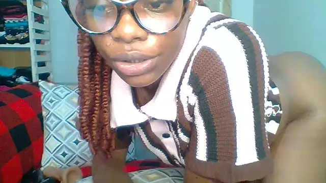 Snapshot of Petite_254 chatting on 05/07/26, 11:32 Petite 254 online show from 05/07/26, 11:32